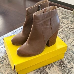 Kenneth Cole Reaction Brown Leather Block Heel Ankle Boots